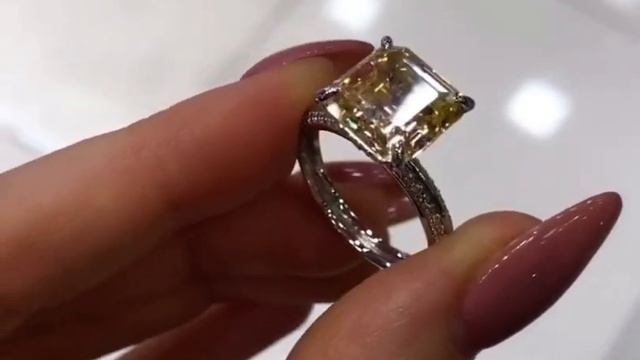 Кольцо, огранка Ашер 4 кт смотреть онлайн