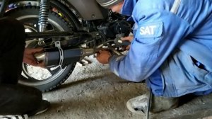 Как поставить прямоток акрапович на Альфу// мустанг динго 125