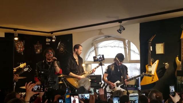 Scorpions Matthias Jabs MJ Guitars 10th Anniversary party #4 смотреть онлайн
