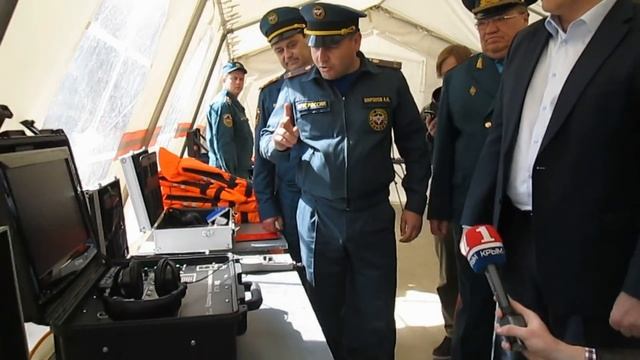 Аксенов осмотрел новую технику МЧС в Крыму смотреть онлайн