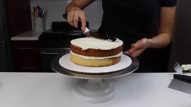 How To Frost A Cake - A Beginner's Guide | CHELSWEETS смотреть онлайн