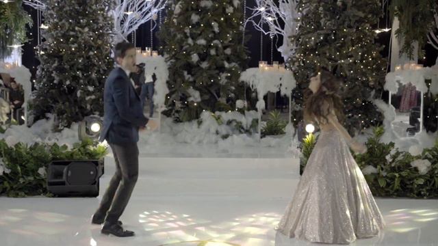 SURPRISE First Dance to EPIC Song Mashup With My Husband Who Has NEVER Danced Before! смотреть онлайн