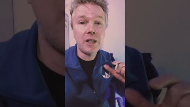 Для чего кирпичный ЗАБОР имеет ВОЛНИСТУЮ ФОРМУ? смотреть онлайн