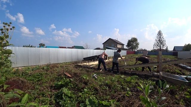 Строим сарай I Часть 2 l Фундамент под сарай смотреть онлайн