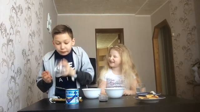 CHALLENGE. Настя отказалась есть соевый соус. Он так воняет!?? смотреть онлайн