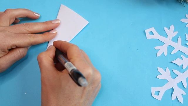 DIY Как вырезать красивую Снежинку из бумаги / Новогодние поделки из бумаги смотреть онлайн