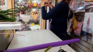 Круглый,воздушный букет. Упаковка букета.  Эустома,лимониум, гермини,альстромерия,статица,хризантем