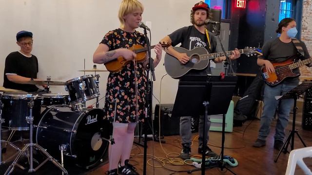 True Lions | Jump Down Baby-Ester Rose | Alison Hawkins | Elizabeth Kosko | Fritz Hutchison | Carly смотреть онлайн