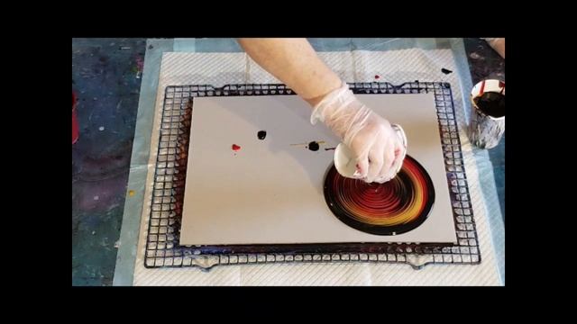 #445 Twin Ring Pours In Red, Black And Gold смотреть онлайн