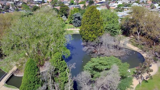 Caulfield Park (GoPro7, SJRC F11 4K Pro GPS drone cameras) fly over | Колфилдский парк, Мельбурн смотреть онлайн