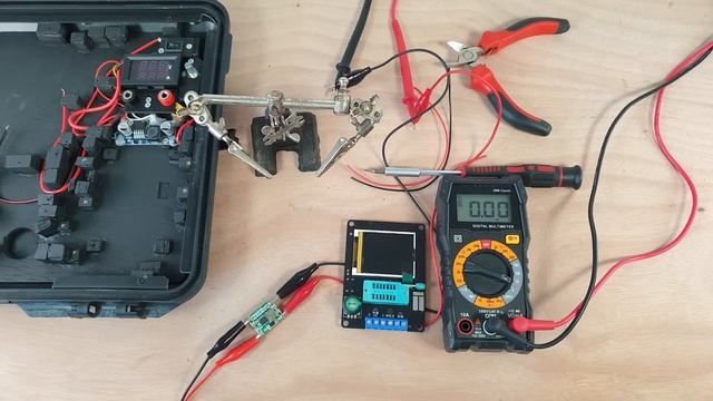 DIY: Cyberdeck Multi-function Backup Computer