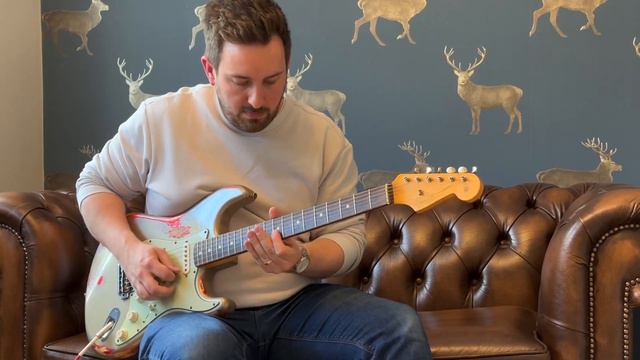 2013 Fender Custom Shop 60’s Stratocaster Heavy Relic – Shoreline Gold over Candy Apple Red смотреть онлайн