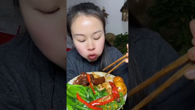 Yummy Spicy Food Mukbang: Braised Pork With Sausage, Eggs And Green Vegetables #asmr #food #eating смотреть онлайн