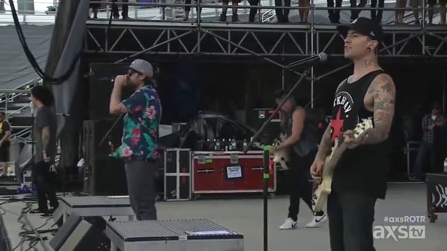 Hollywood Undead: Day of The Dead Live смотреть онлайн