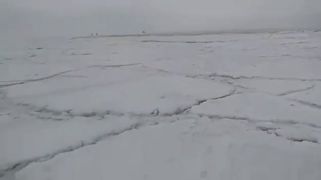 Рыбаки в Иркутской области чуть не утонули из-за землятресения. За считанные секунды лед озера Байк смотреть онлайн