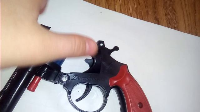 Обозреваю пистолет с пистонами