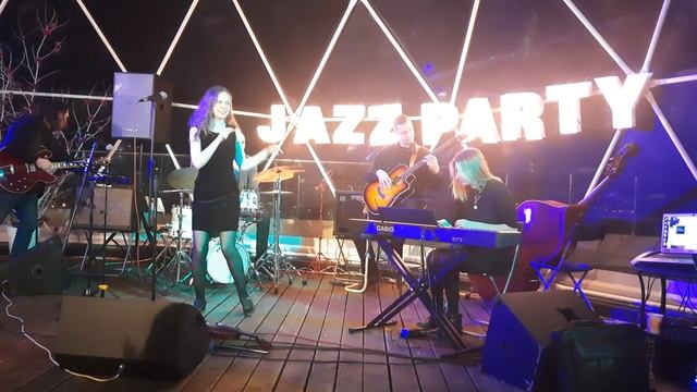 Frank Sinatra - Cheek to cheek with violine Джаз на крыше смотреть онлайн