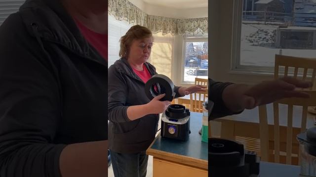 Smoothie in the Deluxe Cooking Blender смотреть онлайн