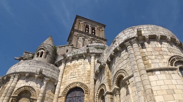 ШОВИНИ ГОРОД ЭМОЦИЙ И ВОЛШЕБСТВА ДРЕВНИЕ ЗАМКИ КРАСОТА СТОЛЕТИЙ / CHAUVIGNY смотреть онлайн