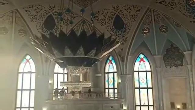 КАЗАНЬ, Мечеть КУЛ-ШАРИФ 🕌 красивая люстра Тульпан. Меня удивила стоимость 500млн.руб. А Вас? смотреть онлайн