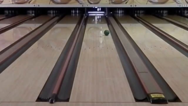 Нереальный страйк в боулинге смотреть онлайн