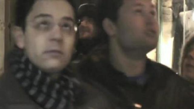 Французский бренд нижнего белья Aubade с помощью женского силуэта в окне преподал парижанам урок ... смотреть онлайн