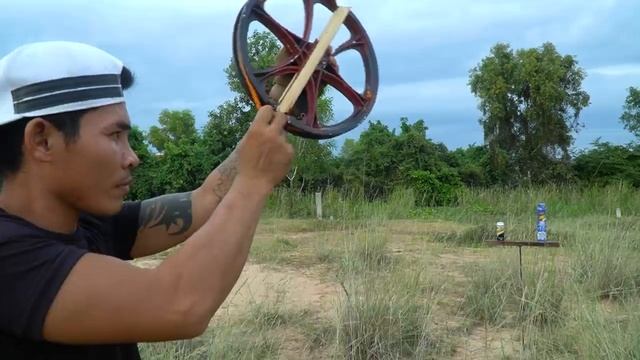 How To Make Amazing Mini Wheel Slingshot _ Mini Wheel Slingshot VS Huge Fish.mp4 смотреть онлайн