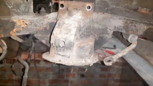 Капитальный ремонт Москвич-412. Снимаю переднюю подвеску.