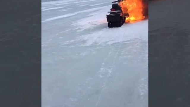 BRP ski-doo cгорел по дороге на рыбалку. Пермский край смотреть онлайн