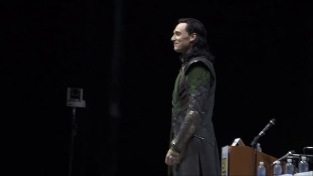 Loki Takes Hall H SDCC 2013 Comic Con FULL appearance! смотреть онлайн