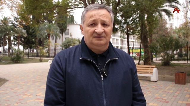 Академик Тарас Шамба ихьӡ зху Аҟәатәи апарк аҟны ицоз аусурақәа ахыркәшарахь  инеит