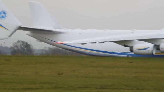Antonov An - 225 - Самый большой транспортник в мире (Взлет и посадка) смотреть онлайн