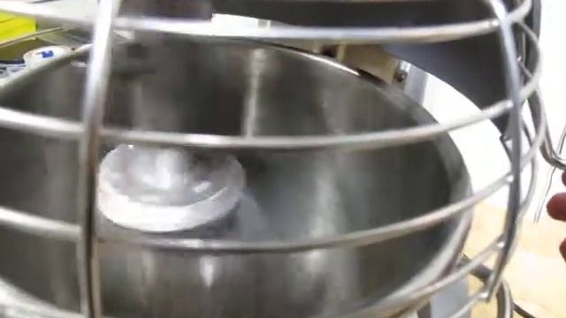 Hobart Legacy HL120 12 Qt. Commercial Planetary Stand Mixer with Accessories - 120V, 1/2 hp смотреть онлайн