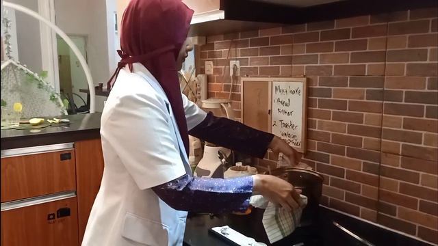 WEDANG SEREH LEMON KAYU MANIS, RAMUAN HERBAL YANG BIKIN SEHAT, DAN SENYUM MAKIN MANIS смотреть онлайн