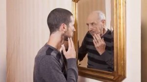 Почему нам людям нельзя спать напротив зеркала или же с зеркалом в комнате?