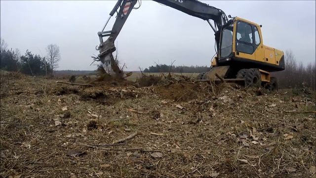Karczowanie korzeni koparką VOLVO EW 180. Root clearing Excavator смотреть онлайн