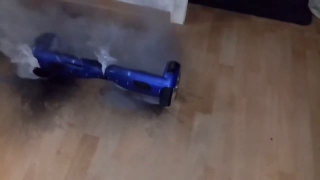 hoverboard catching fire, Гироскутер загорелся смотреть онлайн
