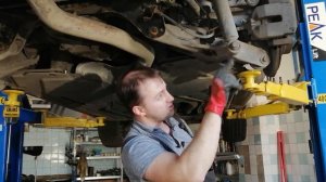 BMW E70 Замена сайлентблоков Н образных рычагов.