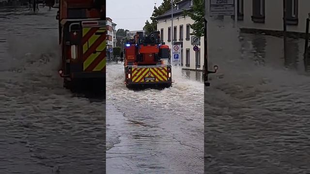 ‼️‼️ Dramatic Ladder crash ‼️‼️ inside high water caught on camera Germany Geilenkirchen, NRW смотреть онлайн