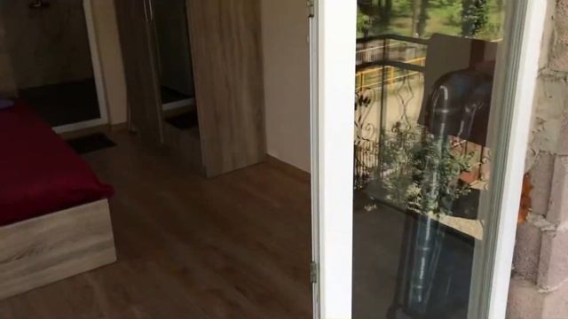 Сдаются в аренду номера, в Махинджаури 300 метров от моря, 15$ в сутки. смотреть онлайн