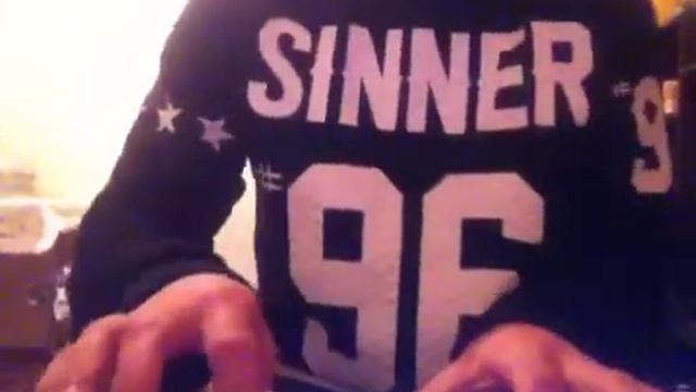 Парень красиво играет на пиано:) смотреть онлайн