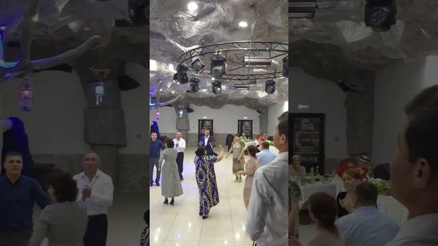 Таджикская свадьба в Сургуте (юбилей 25 лет окончания школы) смотреть онлайн