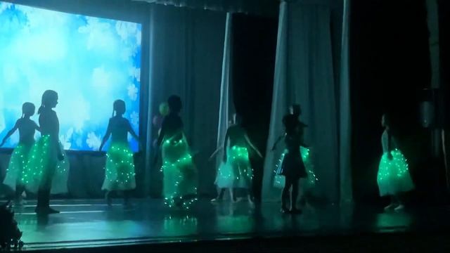 Серебристые снежинки смотреть онлайн