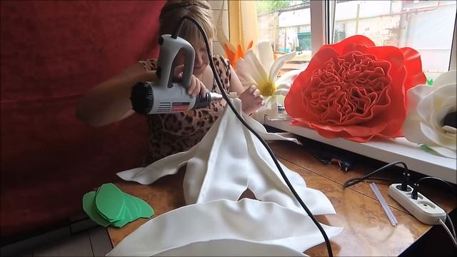 DIY/МК Ростовые цветы. Огромная лилия из изолона. Large lily of isolon смотреть онлайн
