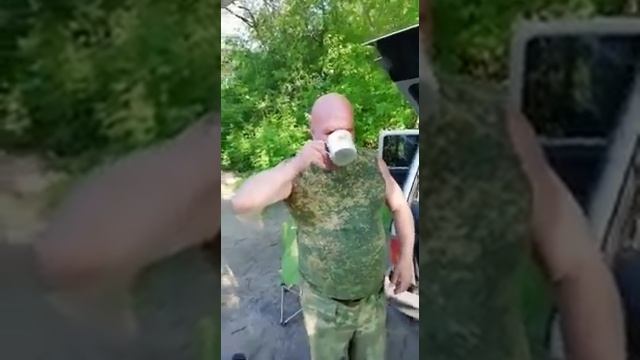 Рыбак ест рыбу живьём смотреть онлайн