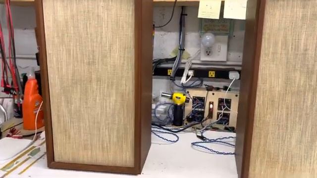 KLH Model Seventeen Speakers смотреть онлайн