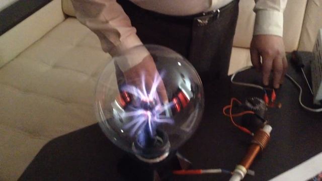 Визуализация процесса сбора электрических зарядов из окружающей среды смотреть онлайн