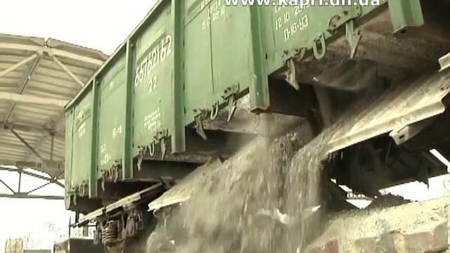 В Покровск поступила очередная партия доменного шлака(ВИДЕО) смотреть онлайн