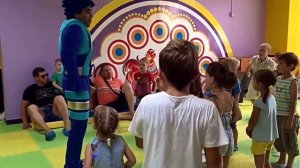 Идём в Красную площадь в Контактный зоопарк, играем в игровые автоматы, идём на дет.площадку Ладушк