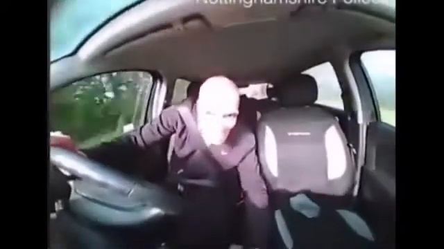 лысый летит под "ты тупая или глупый"/Blago White смотреть онлайн